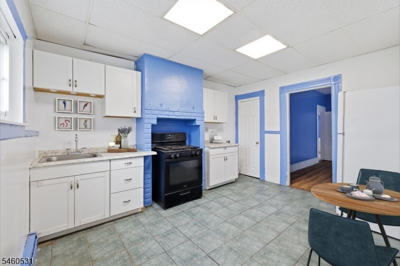 283 Mercer St Property Photo 6