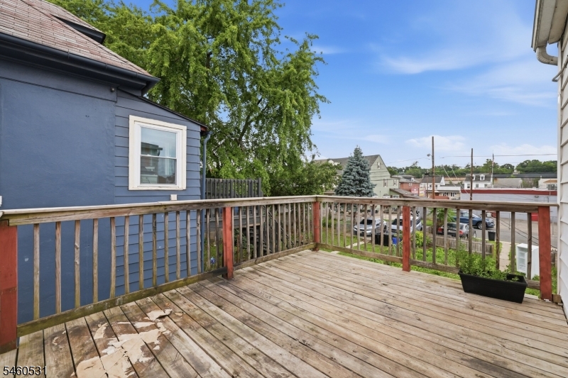 283 Mercer St Property Photo 43