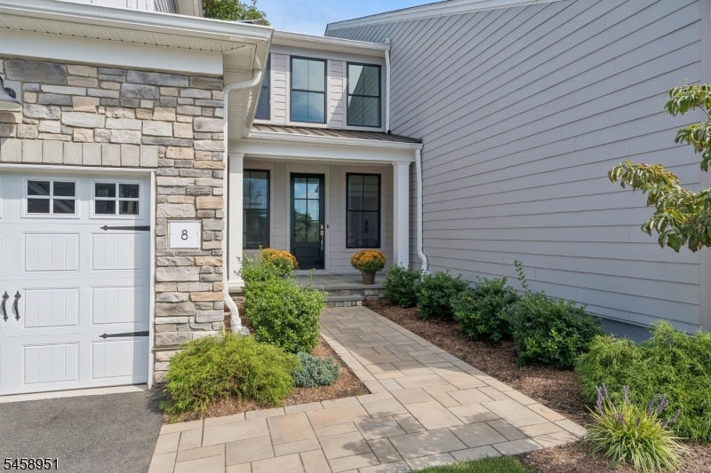 8 Hawfinch Dr Property Photo 1