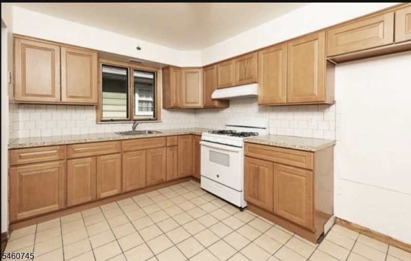 900 S Park Ave Property Photo 10