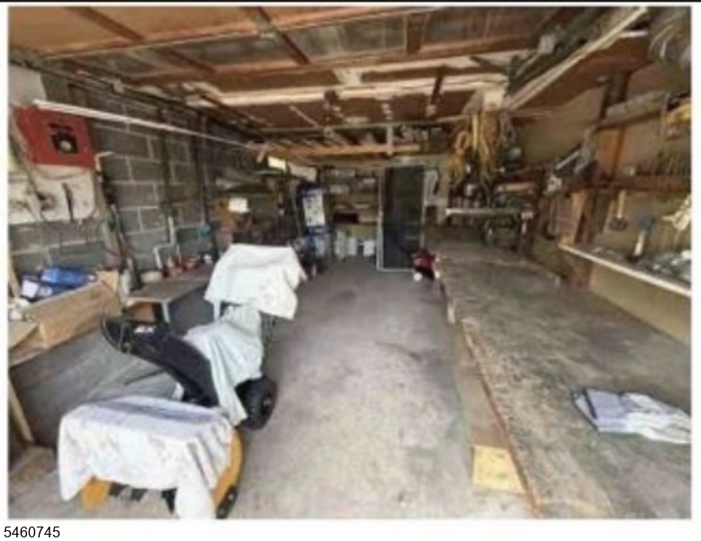 900 S Park Ave Property Photo 23