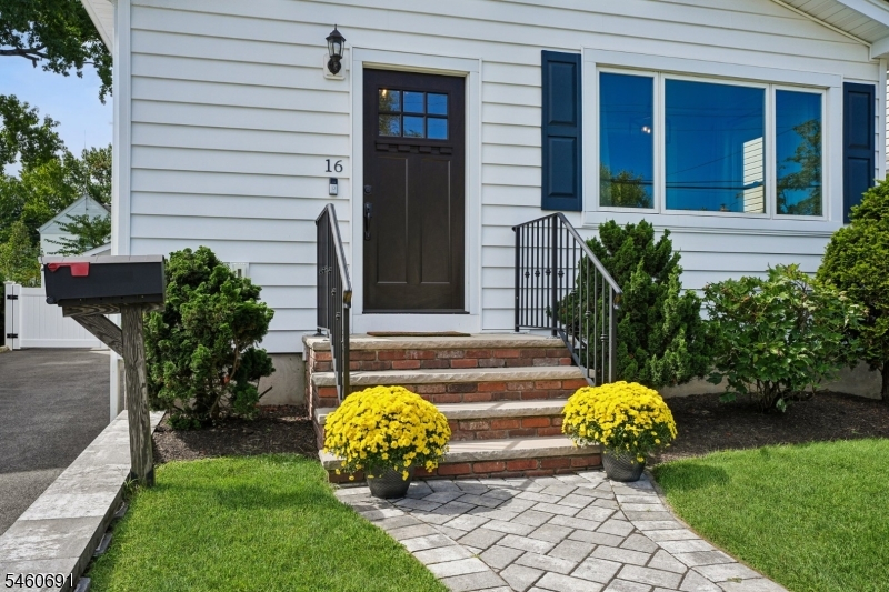 16 Remer Ave Property Photo 2