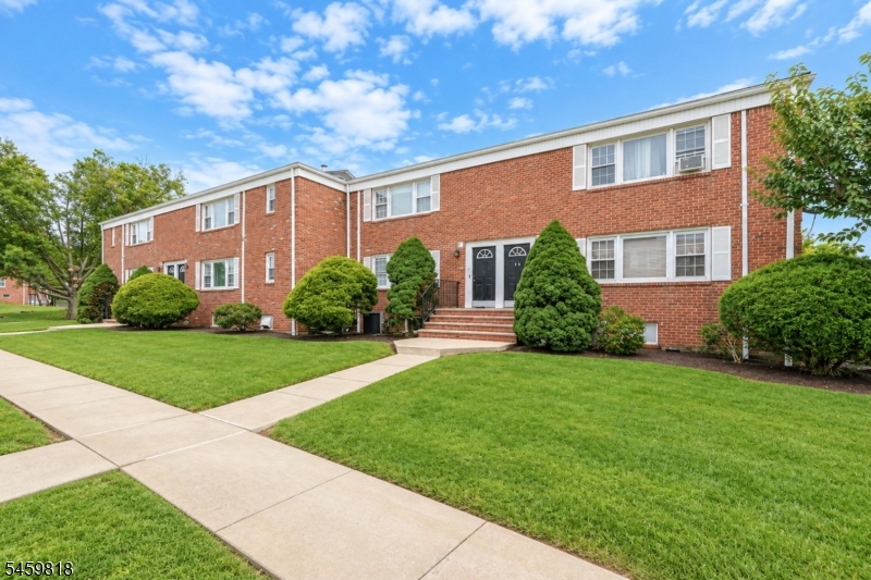3 Columbia Dr 1a Property Photo 2