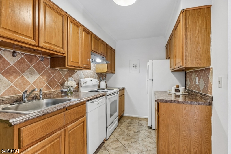 28 Troy Dr Property Photo 5