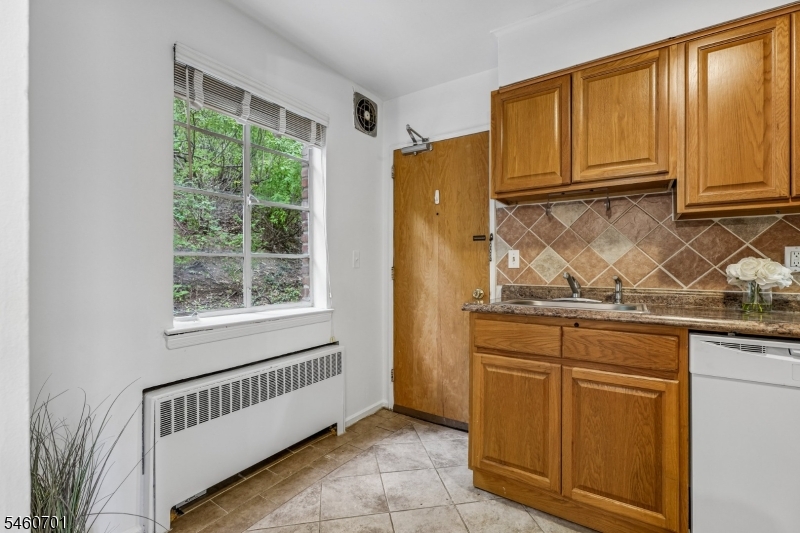 28 Troy Dr Property Photo 6