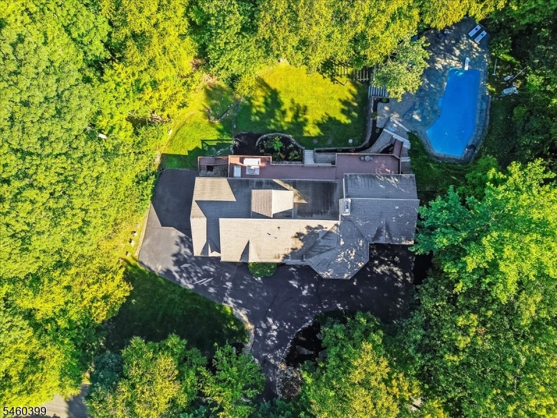 2 Round Hill Ter Property Photo 1