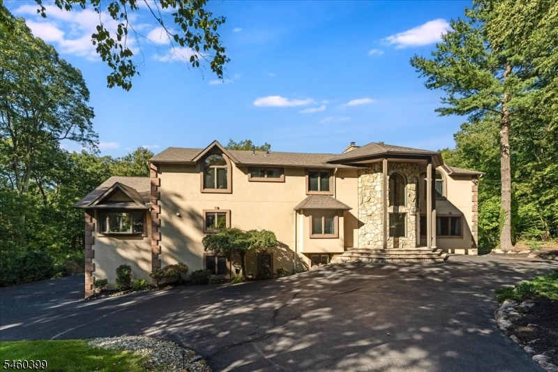 2 Round Hill Ter Property Photo 2