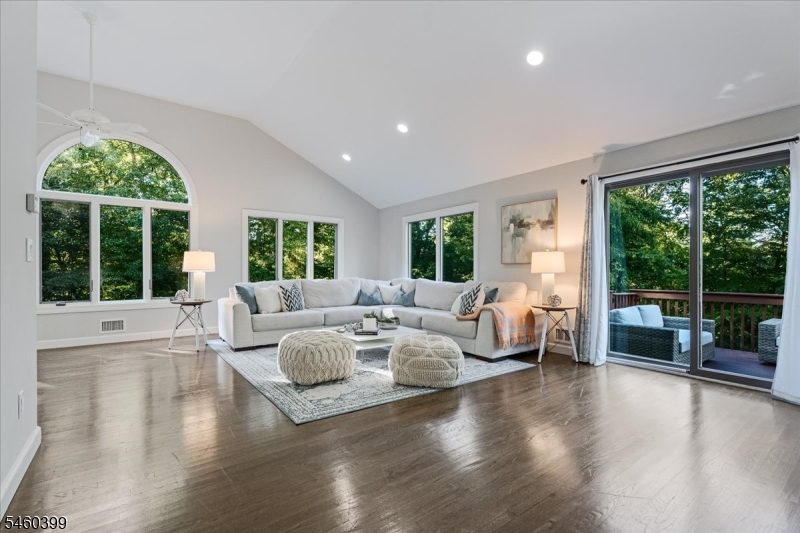 2 Round Hill Ter Property Photo 4