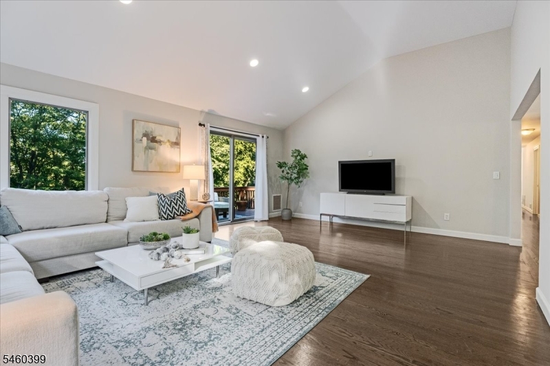 2 Round Hill Ter Property Photo 6
