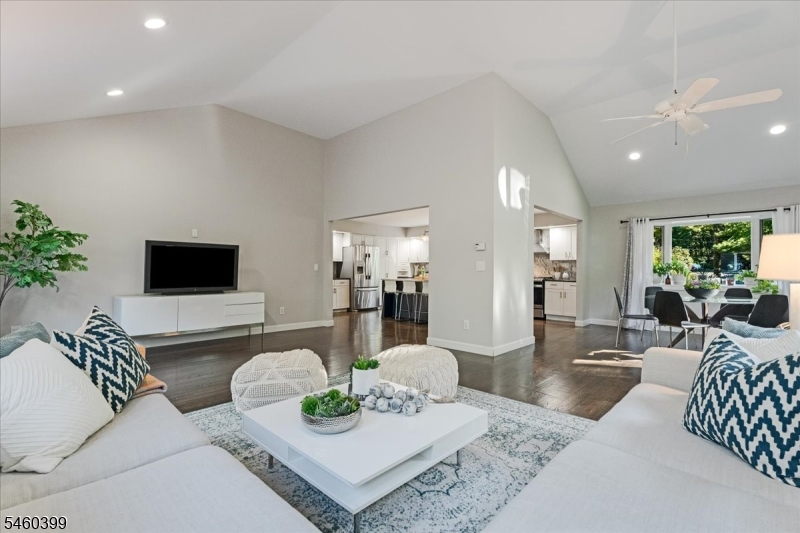 2 Round Hill Ter Property Photo 7