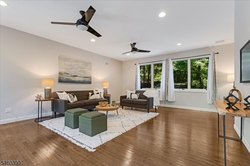 2 Round Hill Ter Property Photo 8