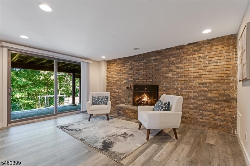 2 Round Hill Ter Property Photo 10