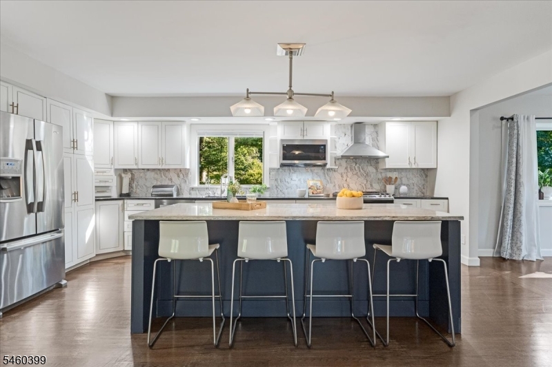 2 Round Hill Ter Property Photo 16