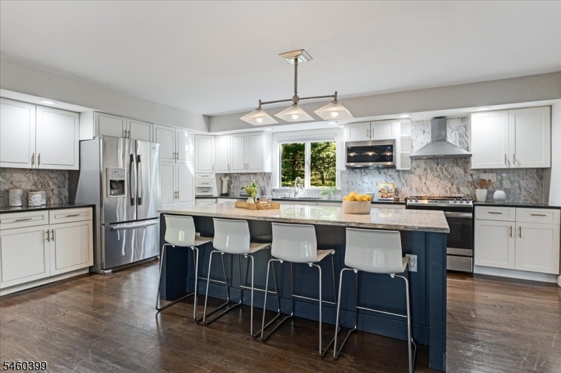 2 Round Hill Ter Property Photo 17