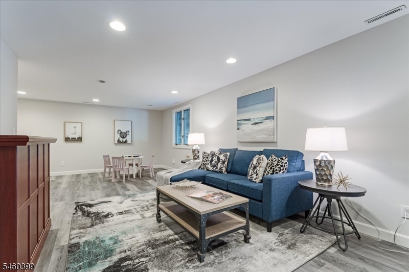 2 Round Hill Ter Property Photo 28