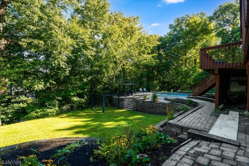 2 Round Hill Ter Property Photo 32