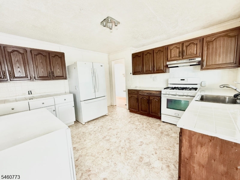 674 Cedar St Property Photo 10