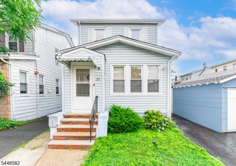 10 Lentz Pl Property Photo 1