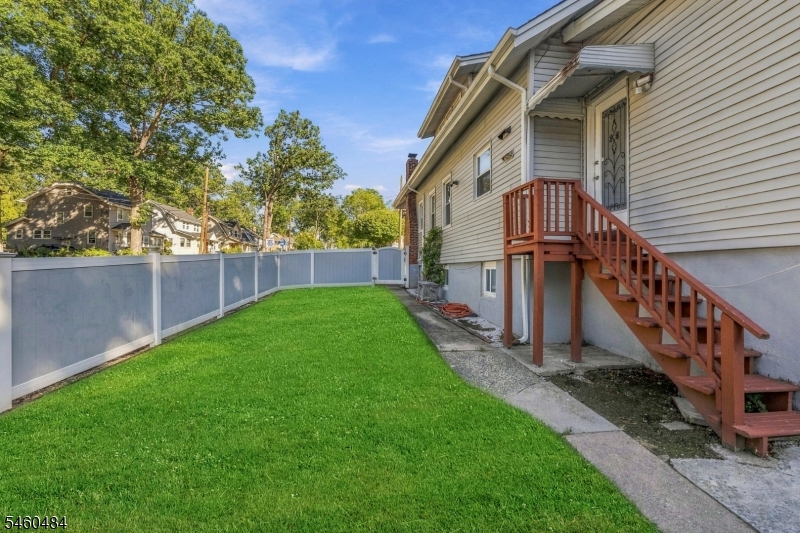 1176 Julia St Property Photo 26