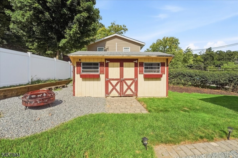 2 Crescent Rd Property Photo 35
