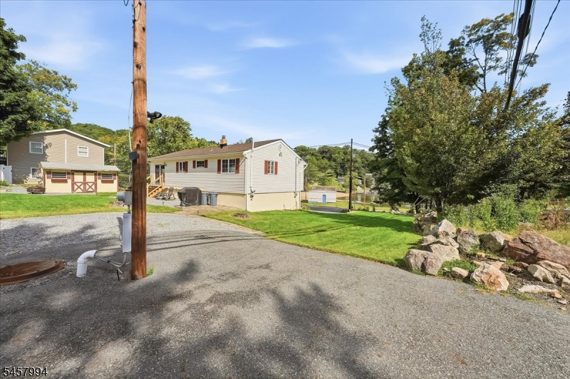 2 Crescent Rd Property Photo 37
