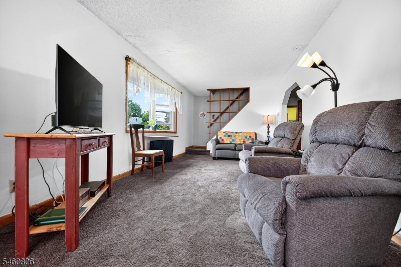 12 Cornell St Property Photo 4