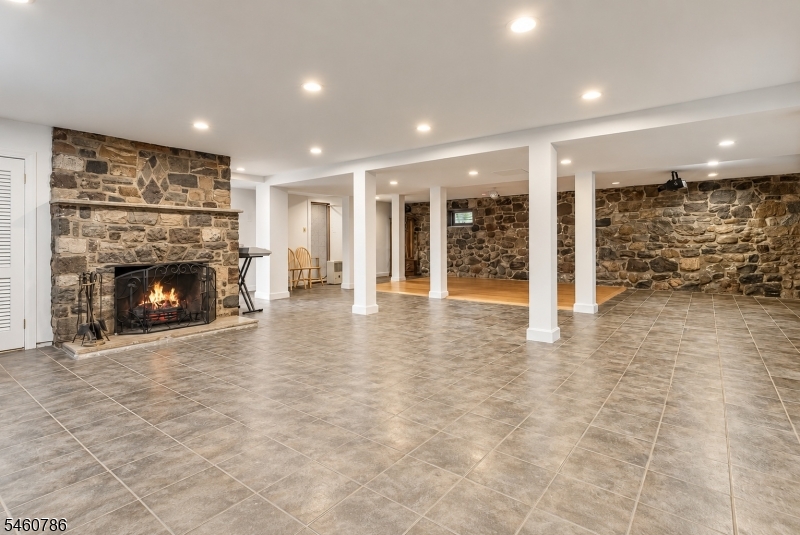 3 Manrodt Ct Property Photo 25