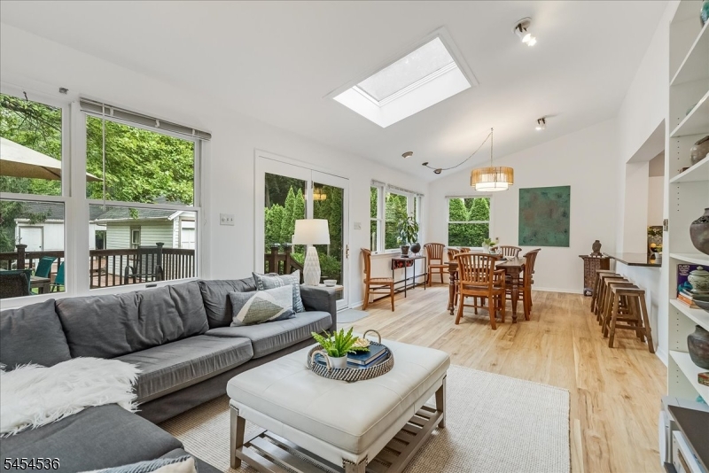 21 Oakview Ave Property Photo 1