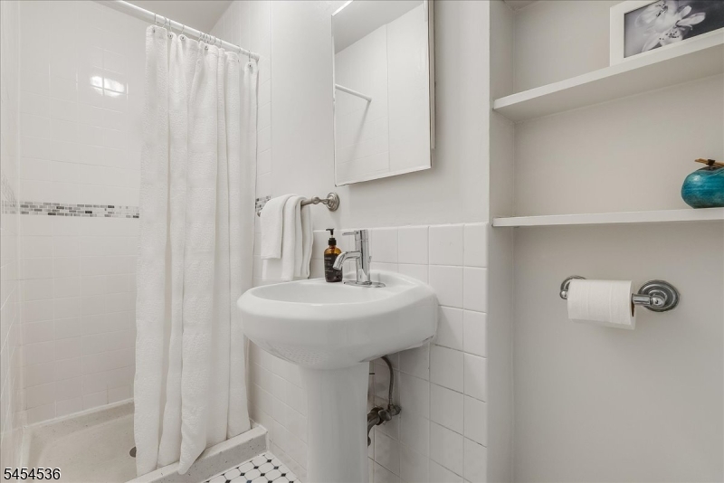 21 Oakview Ave Property Photo 7
