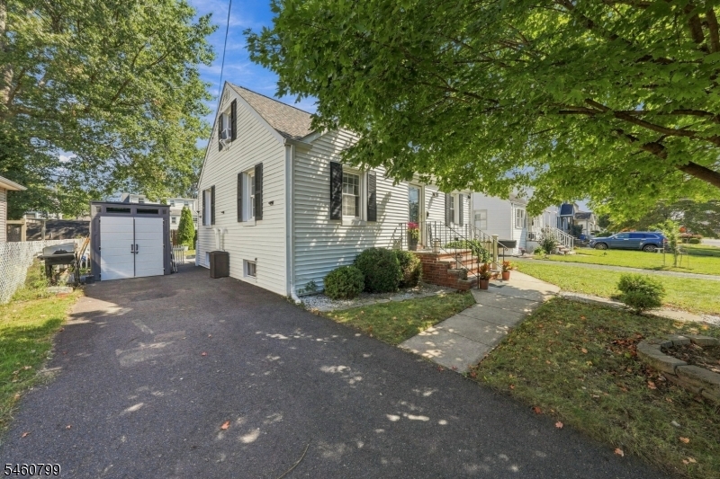 212 Stephenson Ave Property Photo 3