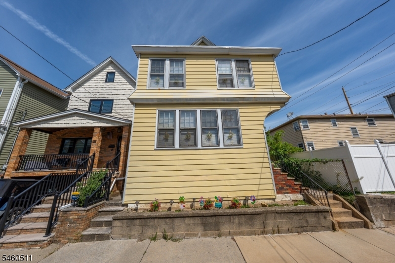 47 E 27Th St Property Photo 1