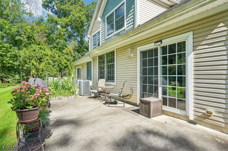 33 Spring Hollow Rd Property Photo 9