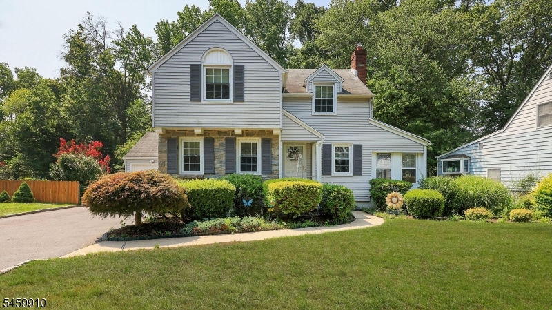 11 Munsee Dr Property Photo 1