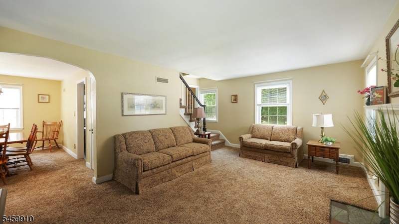11 Munsee Dr Property Photo 7
