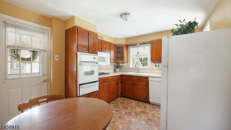 11 Munsee Dr Property Photo 16