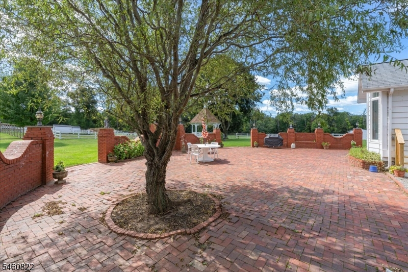 70 Sutton Rd Property Photo 5