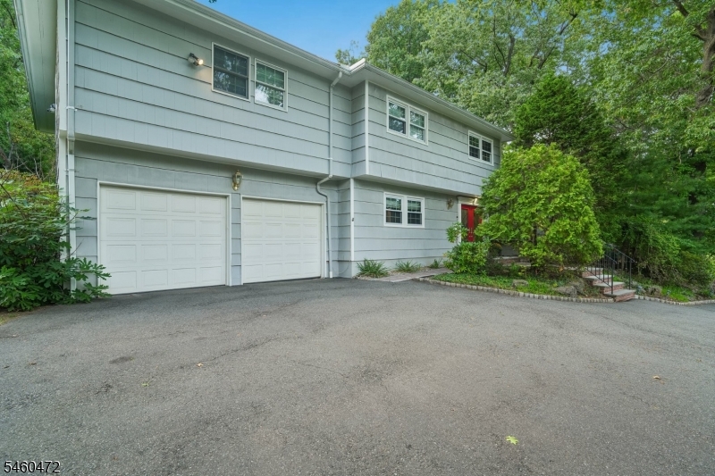 30 Connel Dr Property Photo 2