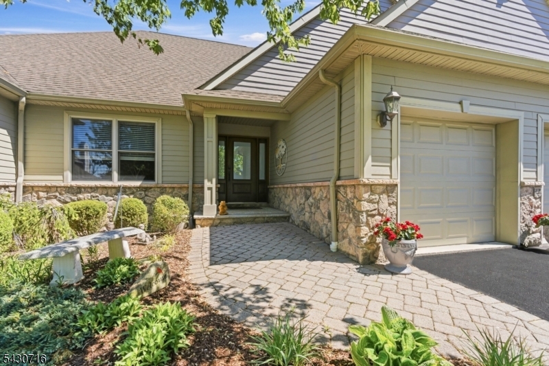 14 Wentworth Ct Property Photo 2