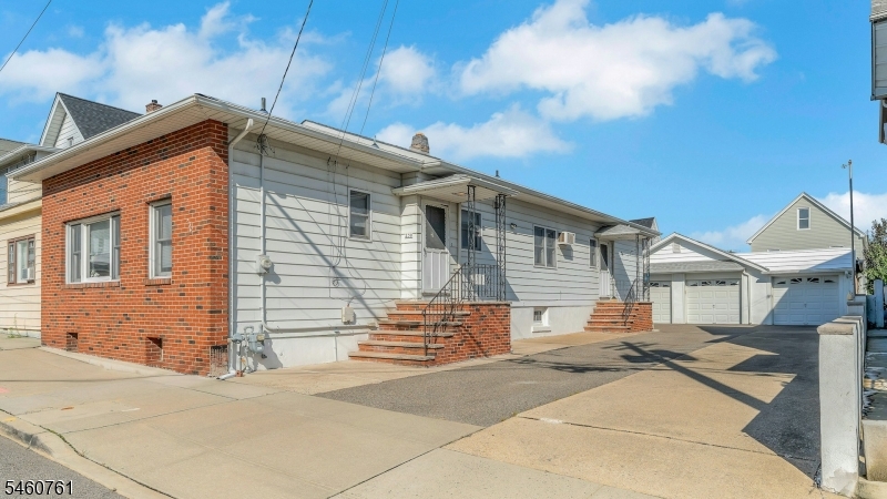 230 Lincoln Pl Property Photo 1