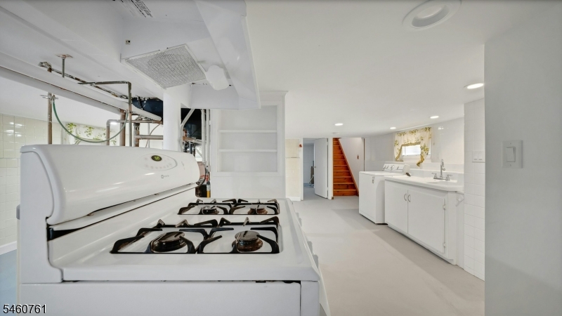 230 Lincoln Pl Property Photo 35
