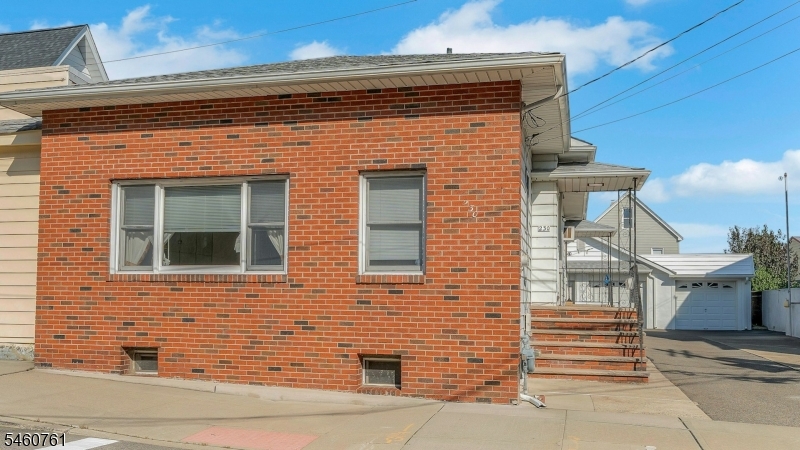 230 Lincoln Pl Property Photo 39