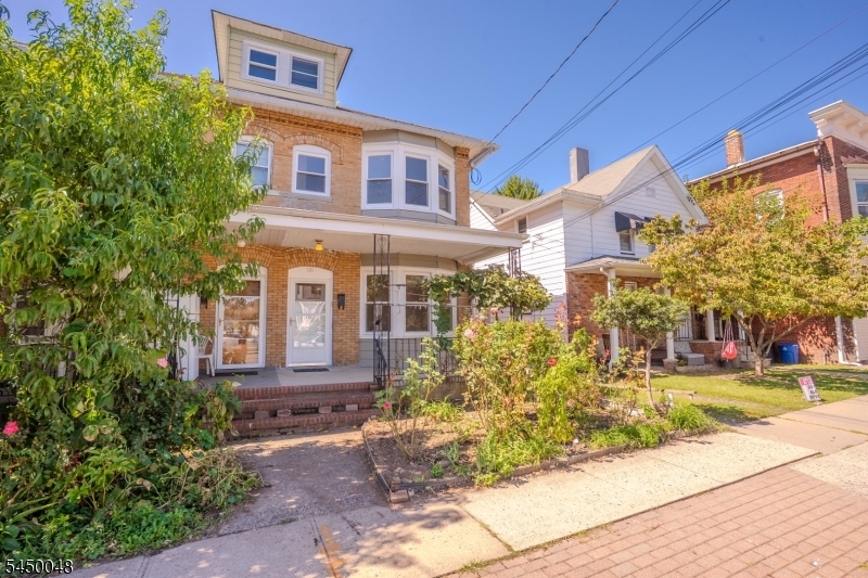 55 Thompson St Property Photo 1
