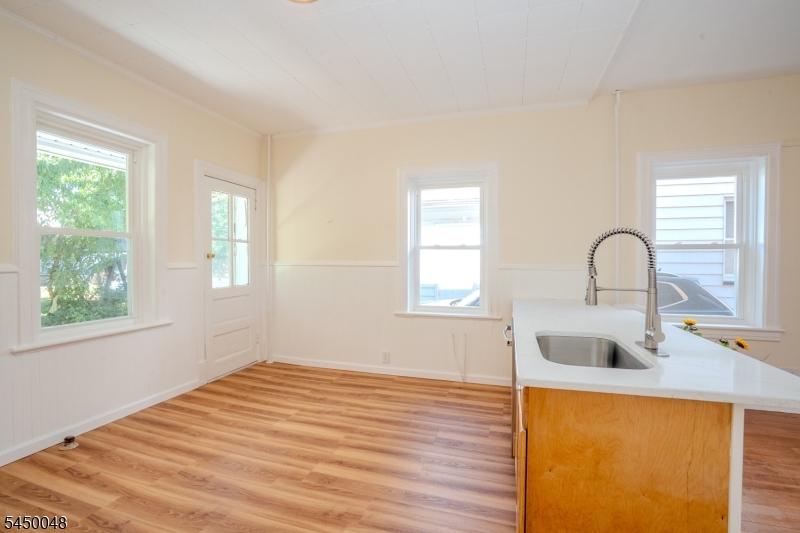 55 Thompson St Property Photo 10