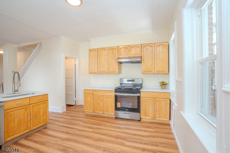 55 Thompson St Property Photo 11