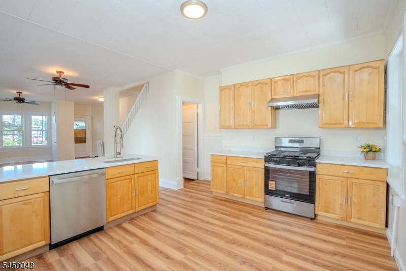 55 Thompson St Property Photo 12