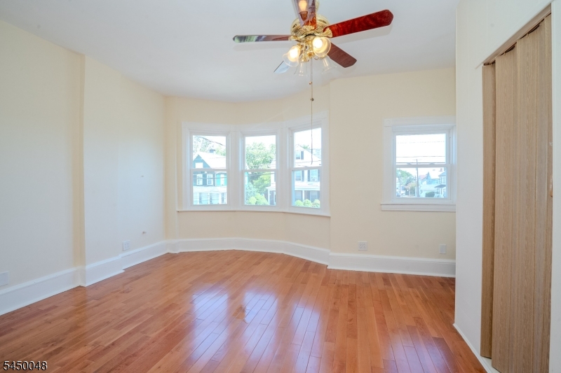 55 Thompson St Property Photo 16