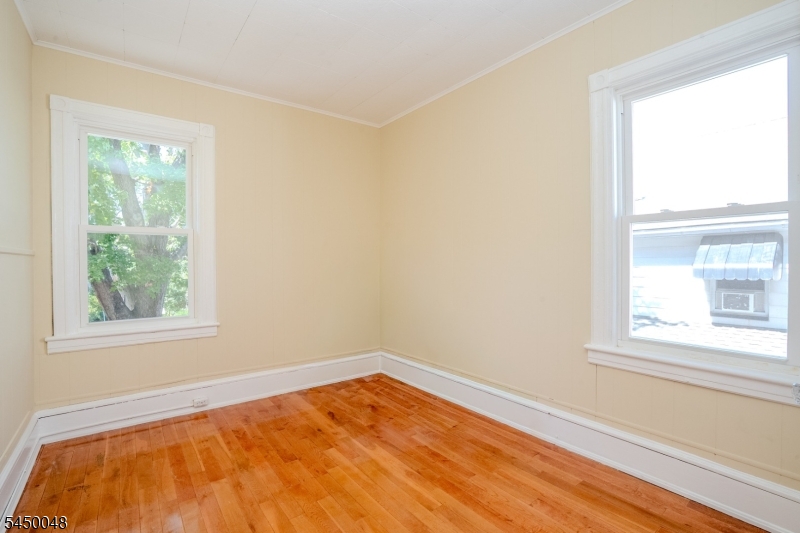 55 Thompson St Property Photo 20