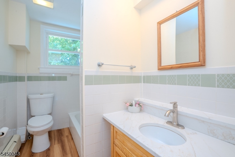 55 Thompson St Property Photo 23