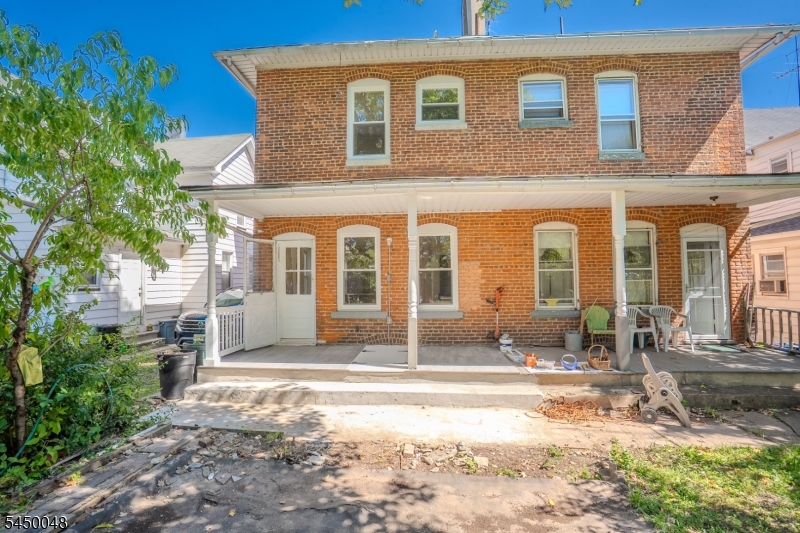 55 Thompson St Property Photo 27