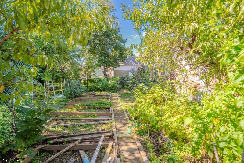 55 Thompson St Property Photo 30